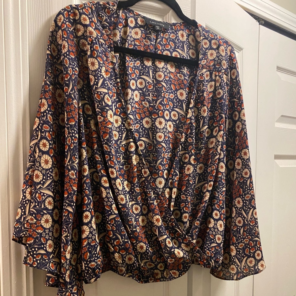 Sanctuary bell sleeve open front blouse M